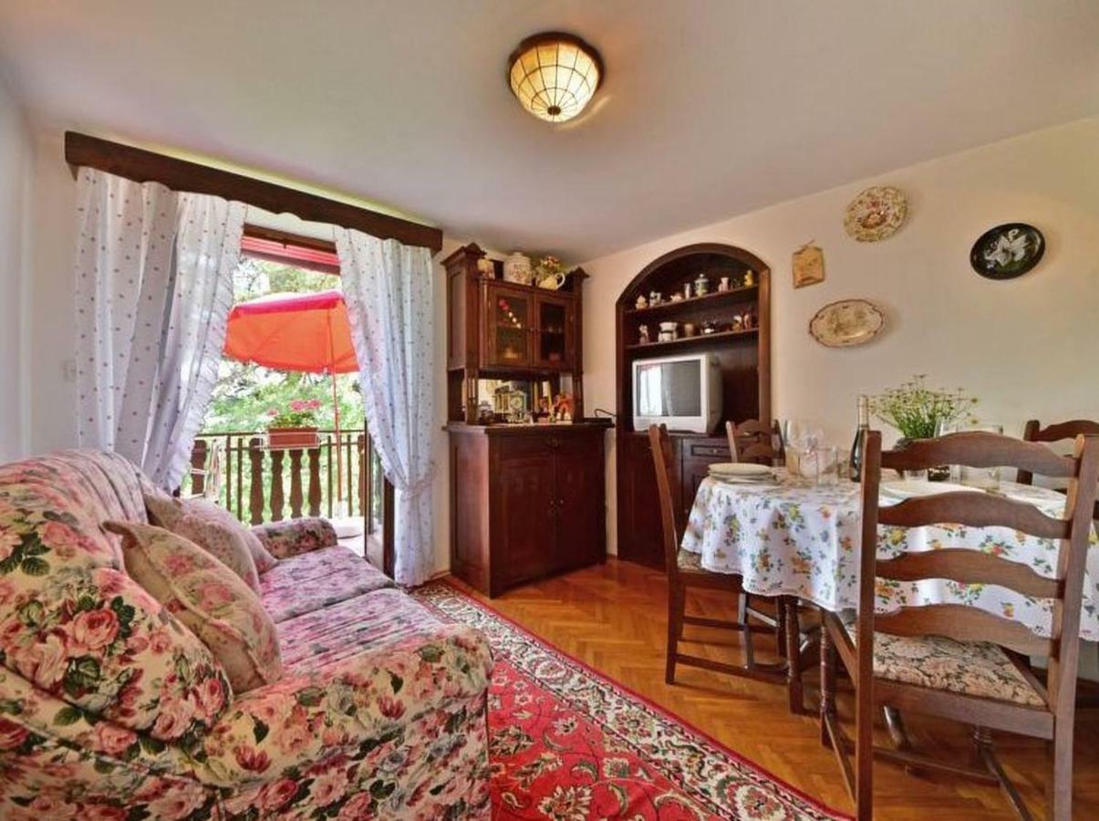 Comfy And Warm Ap With Balcony Surrounded With Beautiful Nature Lovran Luaran gambar