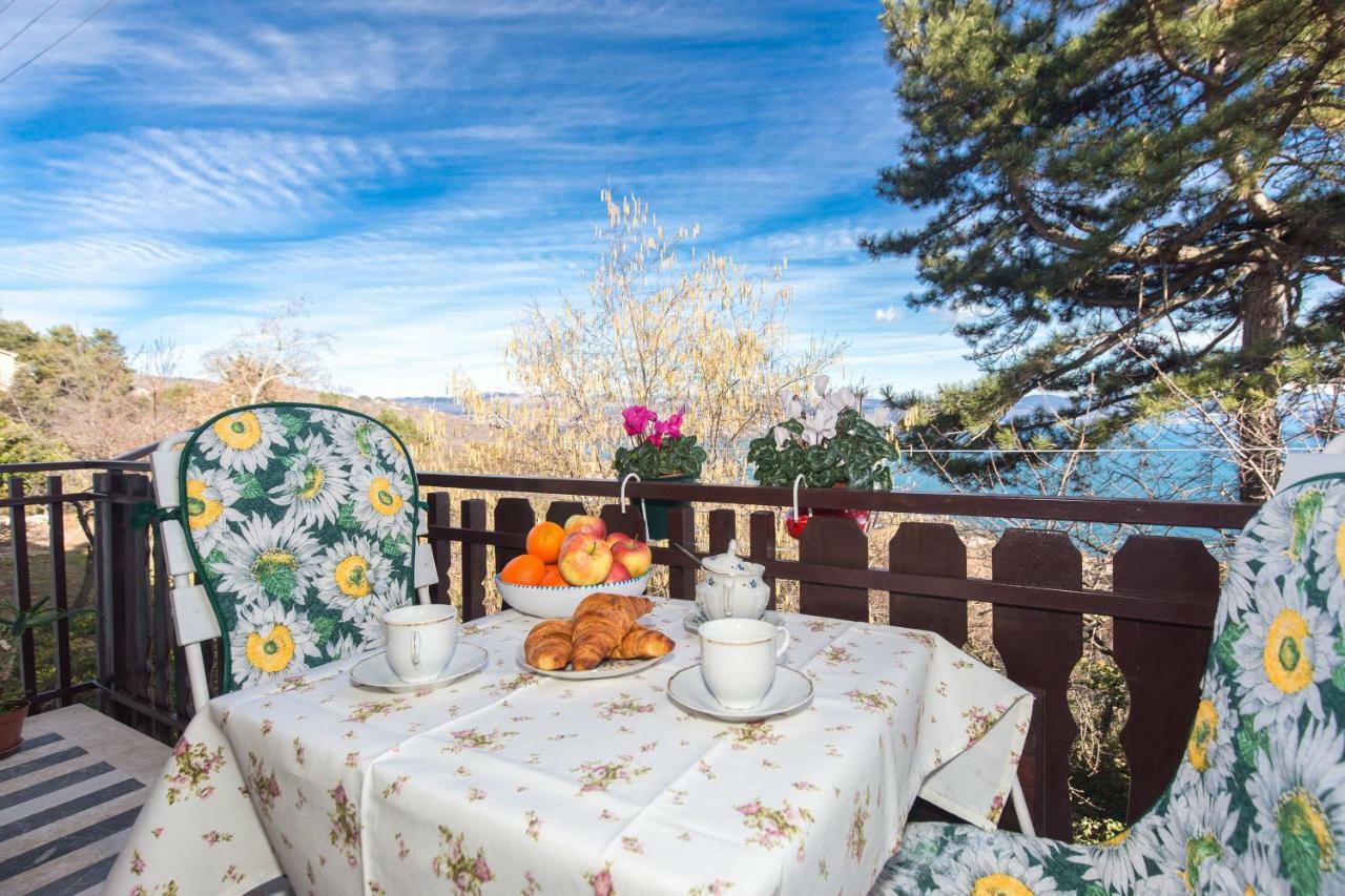 Comfy And Warm Ap With Balcony Surrounded With Beautiful Nature Lovran Luaran gambar