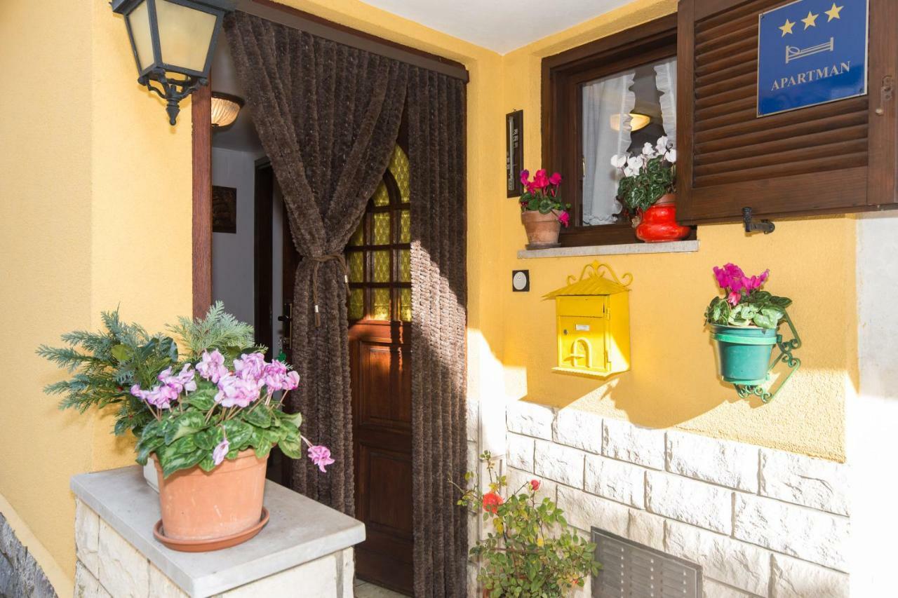 Comfy And Warm Ap With Balcony Surrounded With Beautiful Nature Lovran Luaran gambar